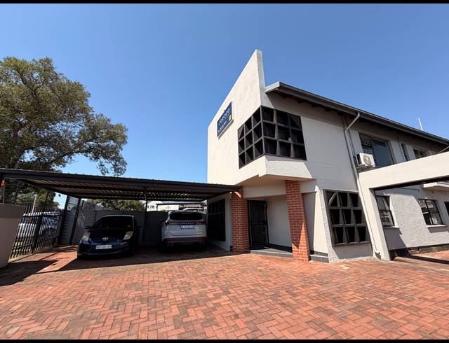 200M² OFFICE TO LET IN FARRAR PARK